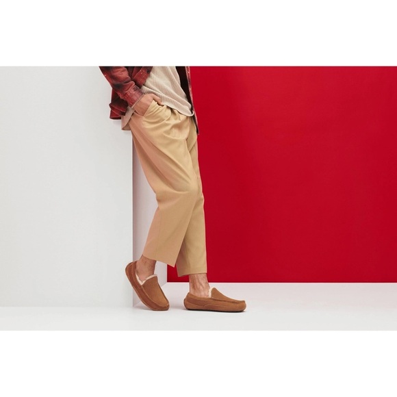 UGG Men’s Ascot Corduroy II Chestnut Slippers - Picture 11 of 15